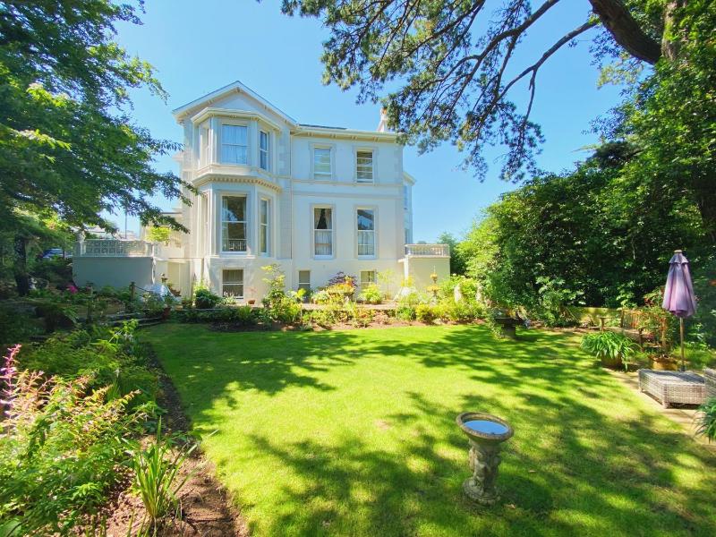 Muntham Luxury Holiday Apartments - image 25