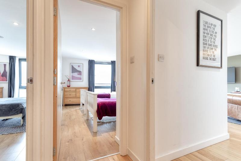 Two-Bedroom Argyle St 6/5 Apartment image 4