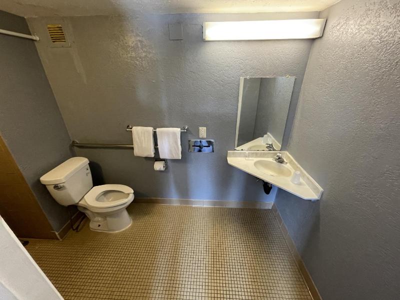 Queen Room - Disability Access/Non Smoking image 2