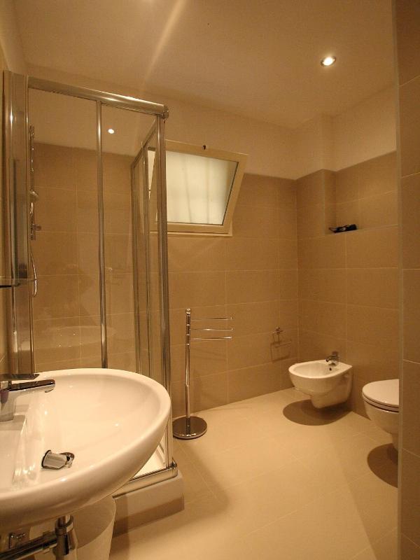 Standard Double Room with Shared Bathroom image 2
