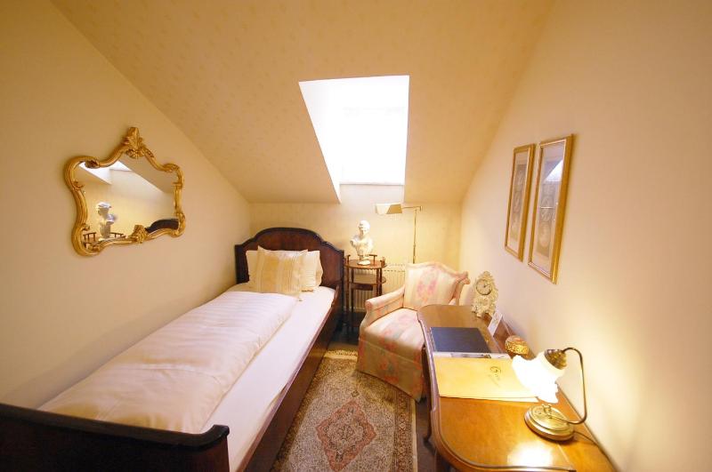 Single Room image 1