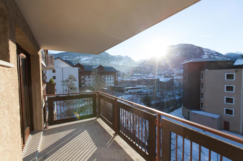 Studio with Balcony image 4
