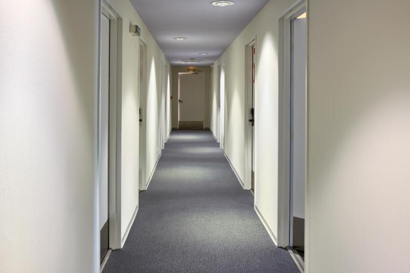 Classic Twin Room image 3