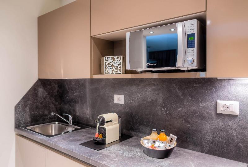 Superior Studio with kitchen & Pool Access image 1
