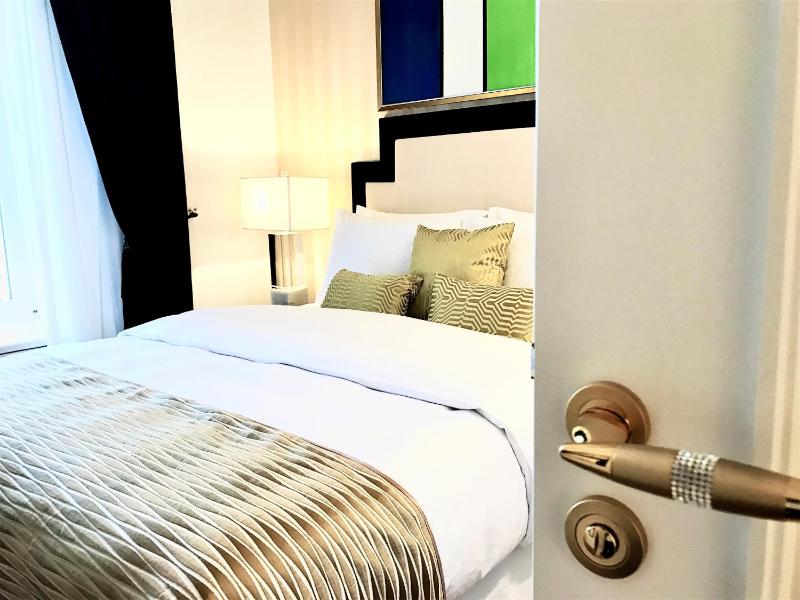 Luxury Two Bedroom Suite with Old Town view image 2