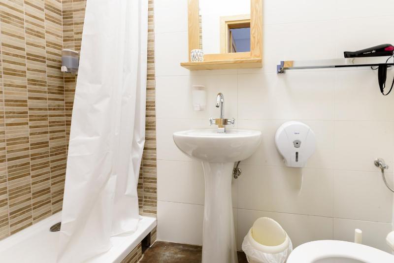 Triple Room with Private Bathroom image 2