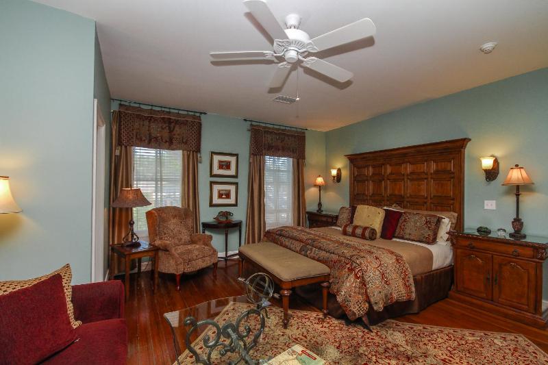 Double Room with Balcony (3 Adults) image 2