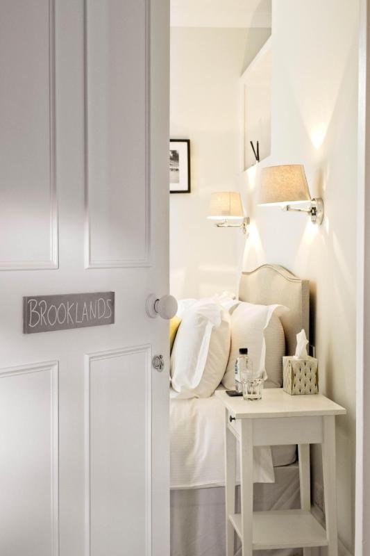 Large Double Room image 1