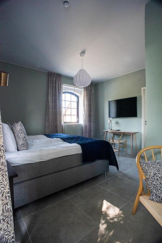 Double Room with Patio image 3