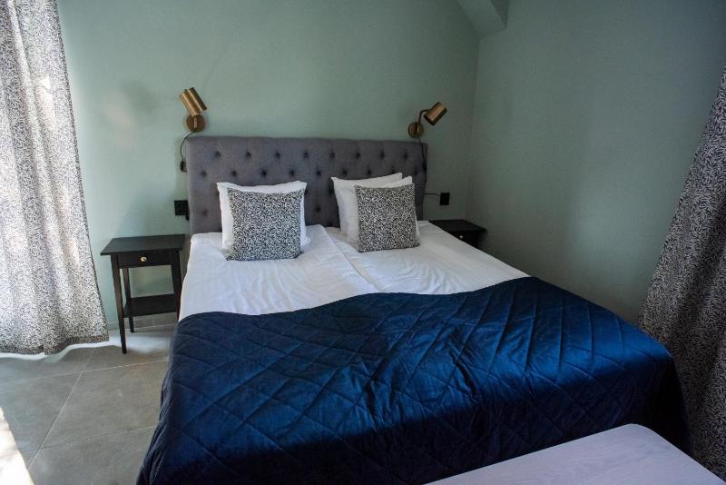 Deluxe King Room image 3