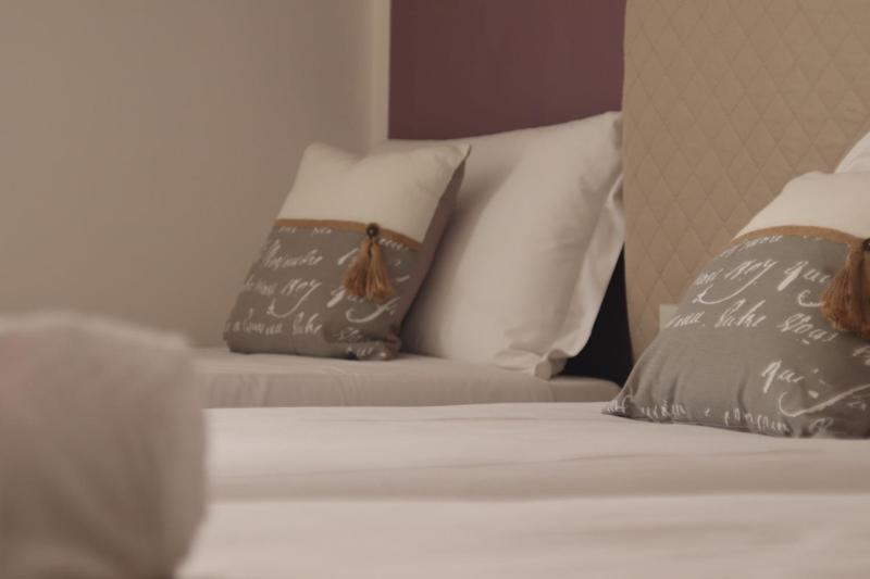 Double or Twin Room with Private Bathroom image 2