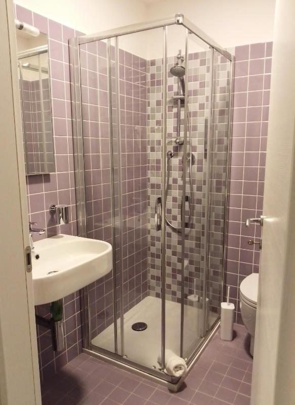 Basic Triple Room image 3
