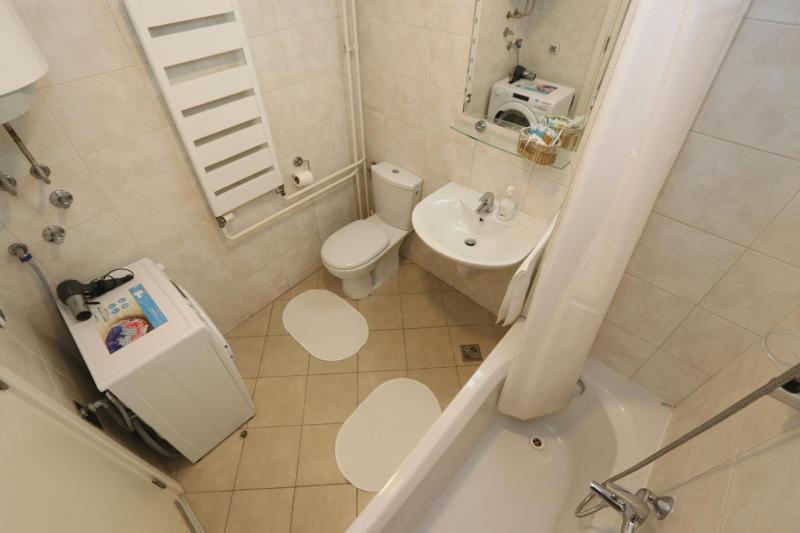 Studio Apartment with Balcony image 2