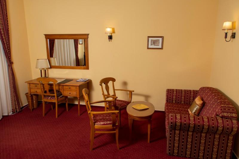 Deluxe Suite image 3