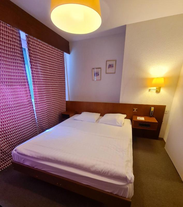 Double Room image 2