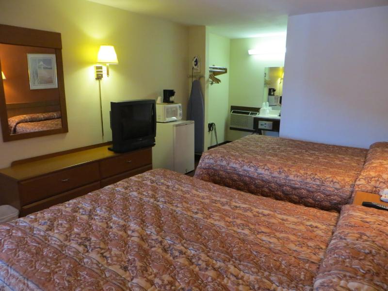Quadruple Room image 2