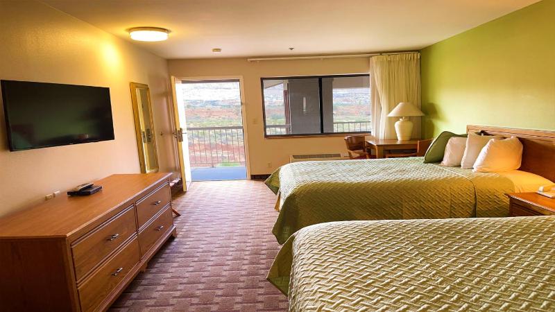 Queen Room with Two Queen Beds with Mountain View image 2