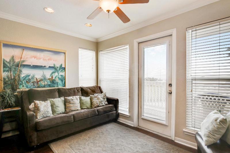 One-Bedroom Apartment image 3
