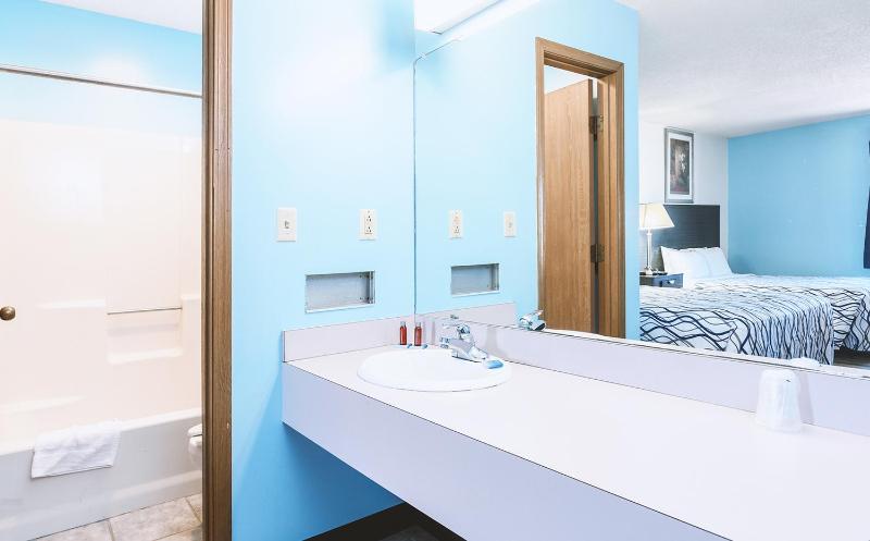 Standard Queen Room image 2