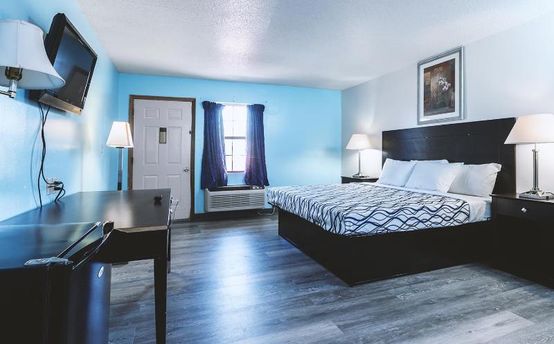 Standard Queen Room image 1