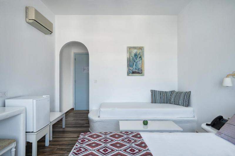 Double Room with Sea View image 3
