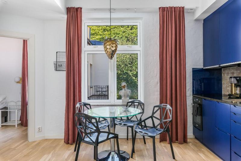 One-Bedroom Apartment image 4