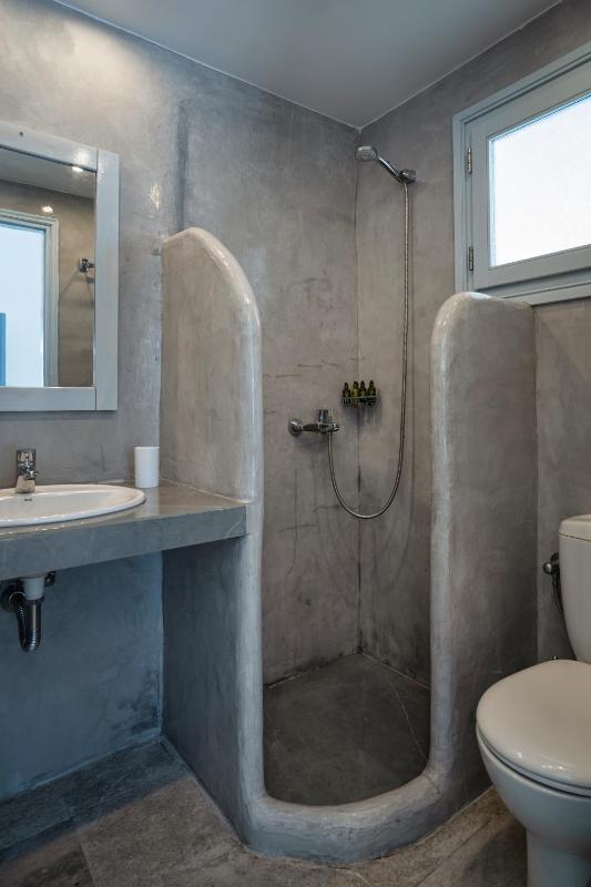 Standard Double Room with Garden View image 4