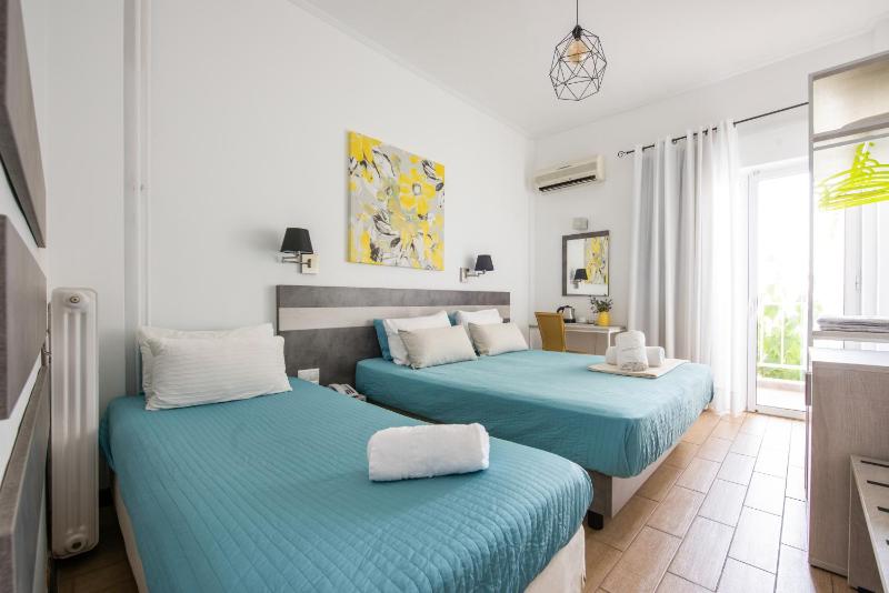 Economy Double Room with extra bed image 1