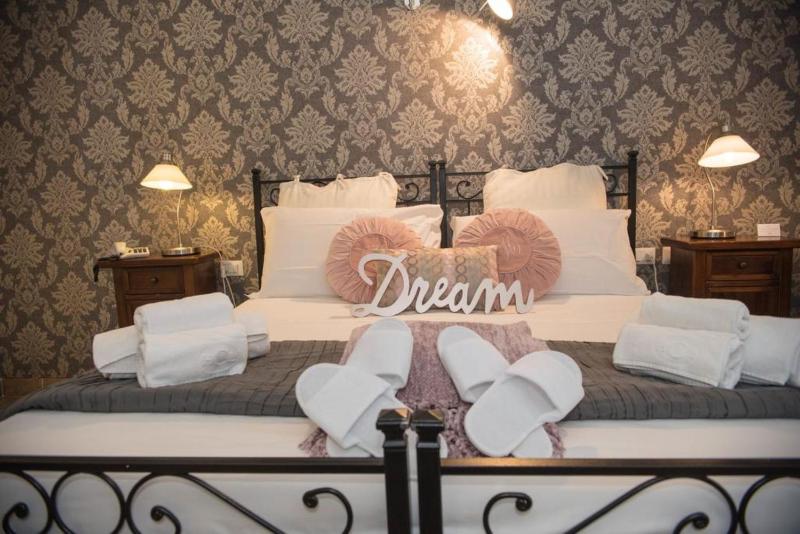Double or Twin Room image 4