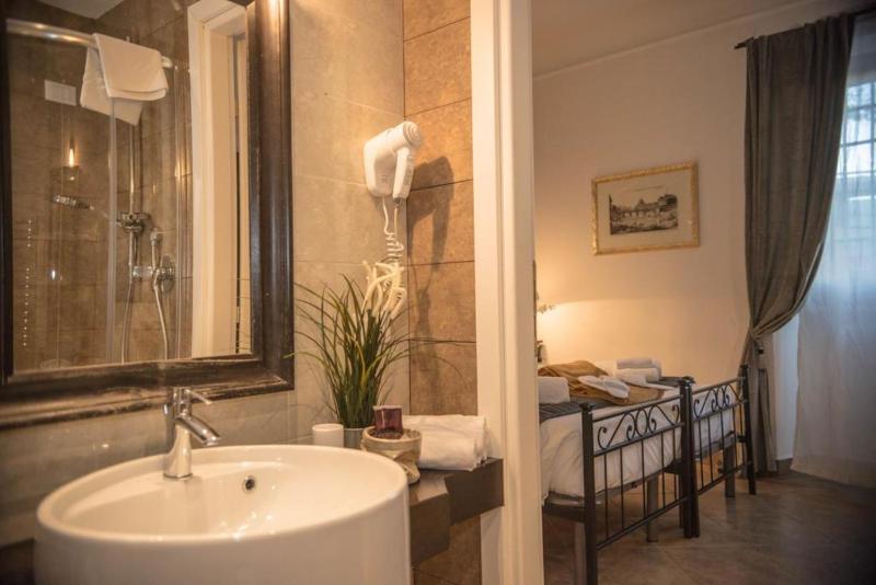Double or Twin Room image 2
