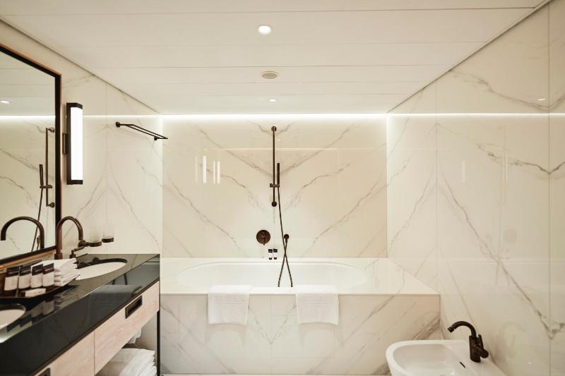 Riverside Signature Suite image 4