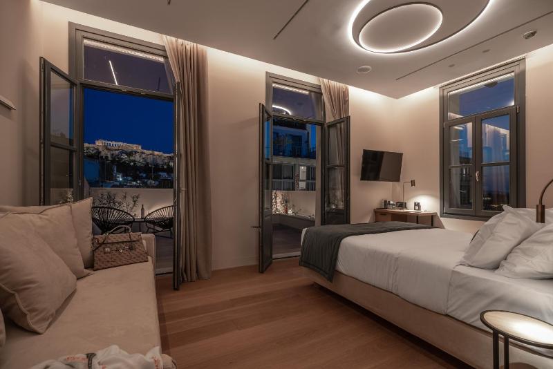 Deluxe Suite image 3