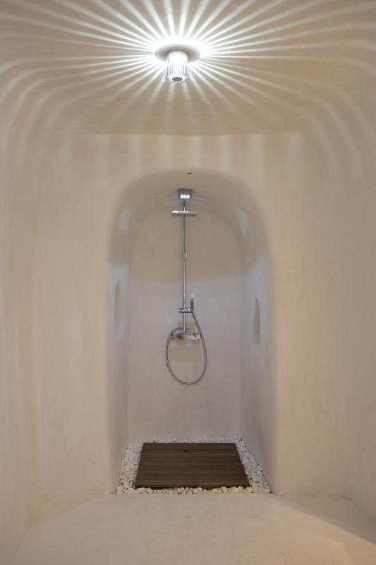 Lydia Cavehouse - image 18