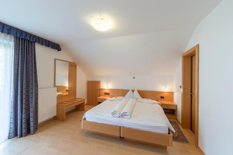 Comfort Double or Twin Room with Mountain View image 3