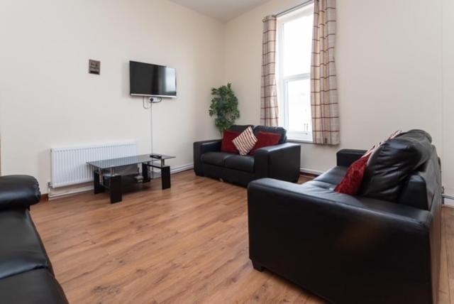 Superior Apartment image 2