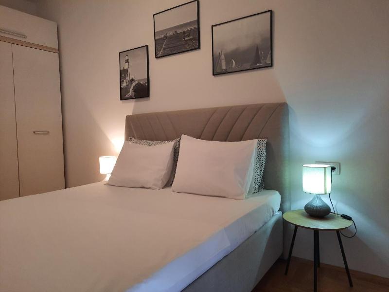 One-Bedroom Apartment image 4