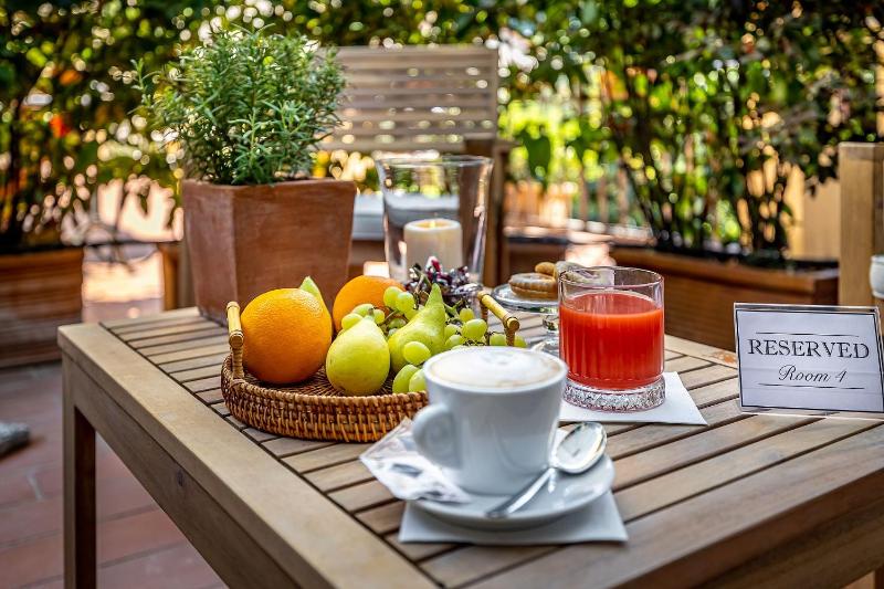 Small Double Room image 3