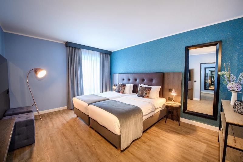 Executive Suite image 2