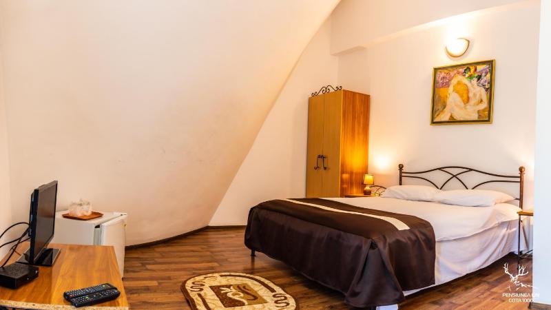 Double Room image 3