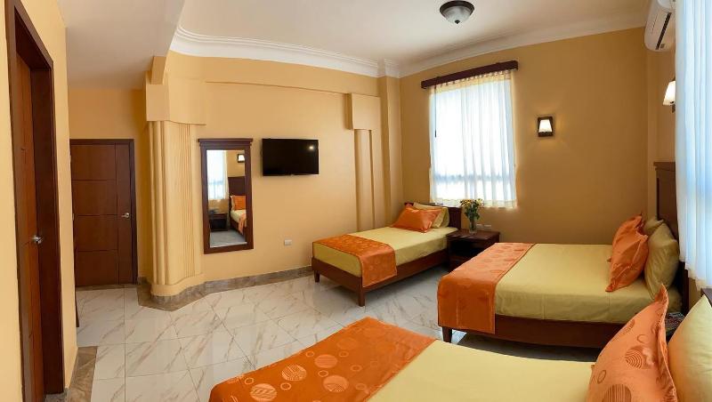 Hostal California Inn - image 6