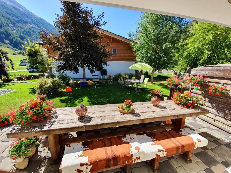 Apartment with Garden View image 1