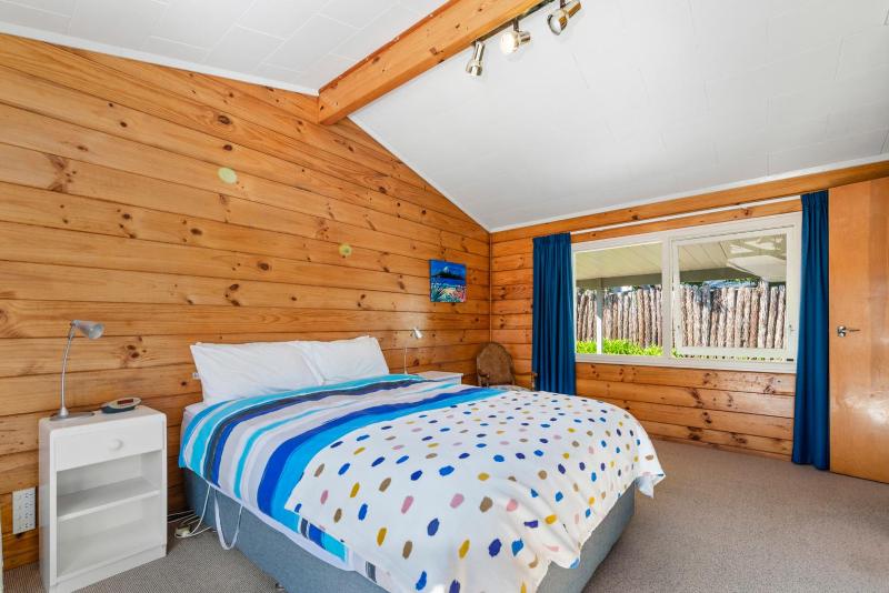 The Lake Escape - Taupo Holiday Home - image 21
