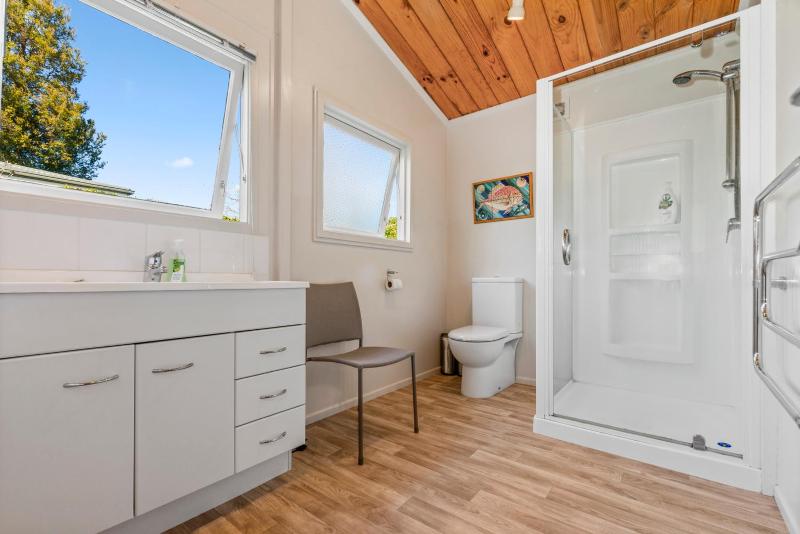 The Lake Escape - Taupo Holiday Home - image 16