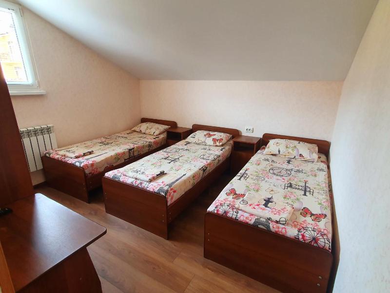Triple Room with Bathroom image 2
