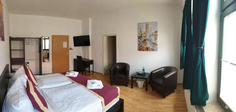 Double Room with Extra Bed image 3