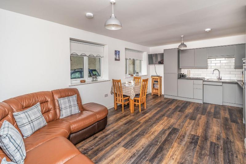 Sam's Cottage - image 12