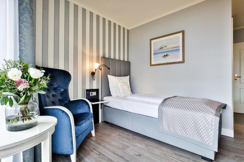 Single Room with Balcony image 1