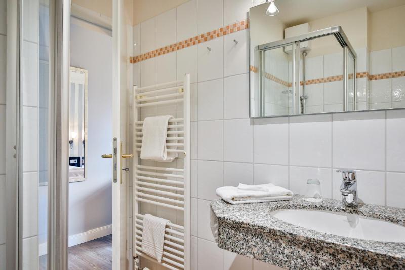 Single Room with Balcony image 3