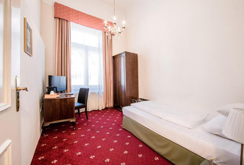 Classic Single Room image 3