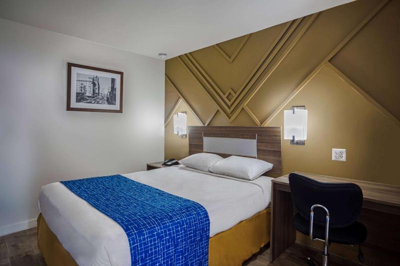 Queen Room - Non-Smoking image 4